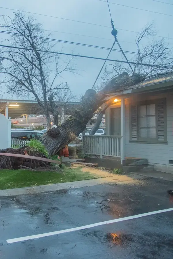 Ruptured water heater flooding a St. Louis basement utility area